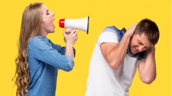 5 Alasan Pasangan Tidak Mendengarkan Pembicaraan Kita