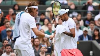 Wimbledon 2022:  Bikin Ulah, Stefanos Tsitsipas dan Nick Kyrgios Kena Denda