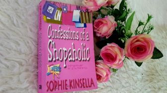 Confession of Shopaholic, Tentang Wanita yang Gila Belanja