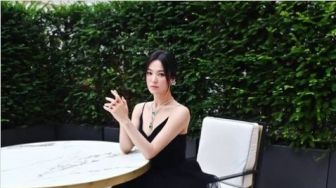 5 Gaya Menawan Song Hye Kyo Hadiri Acara Brand Perhiasan Paris, Disebut Bak Seorang Dewi