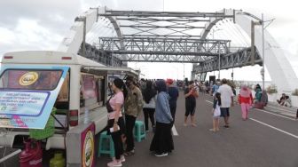Jembatan Suroboyo Gelar CFD, Festival Food Truck Jadi Bintang Tamu