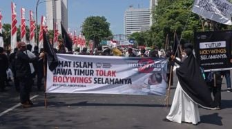 Demo Kantor Gubernur Jatim, Massa Tuntut Penutupan Permanen Holywings Surabaya