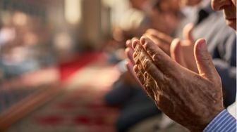 Doa Akhir Tahun Latin dan Artinya, Dibaca Jelang Tahun Baru Islam 2022