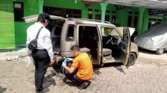 Mobil Suzuki Karimun Pegiat Antikorupsi Probolinggo Dibakar Orang Tak Dikenal, Diduga Ada yang Terusik