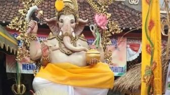 Ni Luh Djelantik Unggah Foto Ibu-ibu Swafoto di Patung Ganesha, Sebut Minim Wawasan