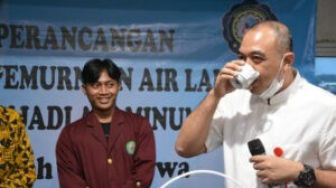Mahasiswa Tangerang yang ‘Paksa’ Bupati Minum Air Laut Diguyur Bonus
