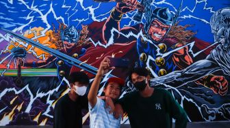 Mural bergambar Thor Mejeng di Terowongan Kendal