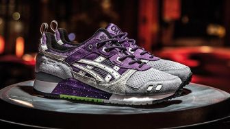 Berkolaborasi dengan Atmos, Asics Rilis Sepatu Lifestyle dengan Warna yang Berpendar