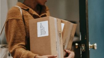 3 Hal yang Perlu Dilakukan Setelah Menerima Paket dari Online Shop