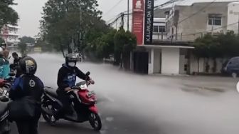 Viral Jalan di Cimone Tangerang Tertutup Kabut Hingga Sebabkan Macet Panjang, Diduga Karena Kebocoran Gas Oksigen