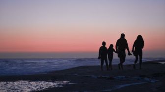 3 Manfaat Meluangkan Waktu Bersama Keluarga yang Harus Kamu Tahu