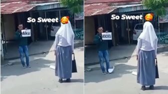 Berkacamata Hitam, Pria Nyatakan Cinta Pakai Kertas Cetak Bilang 'I Love You', Publik Malah Geli