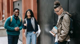 5 Cara Menghadapi Orang yang Suka Meremehkan, Jadikan Motivasi!