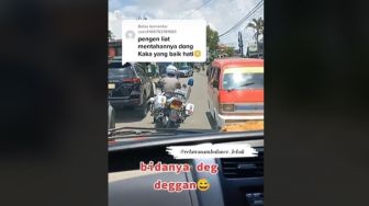 Kawal Mobil Ambulans saat Macet, Teknik Polisi Ini Hentikan Pengendara Gak Kaleng-kaleng