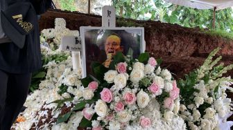 Pemakaman Bob Tutupoly Diiringi Lagu Widuri, Keluarga Ingat Pesan sang Musisi