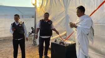 Situasi Jelang Wukuf di Arafah, Jamaah Khusuk Berdoa, Berdzikir hingga Sholat