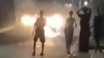 Publik Geram Lihat Video Viral Tingkah Bocah di Narogong yang Adang Truk: Dasar Beban Keluarga