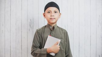 Harus Nyaman, 5 Tips Memilih Baju Muslim Anak Laki-Laki