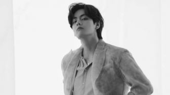 Manisnya V BTS Kunjungi Lokasi Syuting MV 'More' untuk Mendukung J-Hope