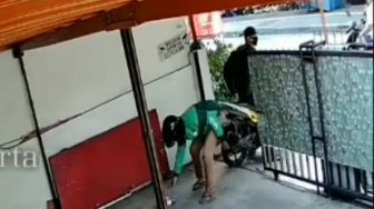 Viral Maling Nyamar jadi Ojol Gasak TV dan Motor di Duren Sawit, Modusnya Pura-pura Antar Barang