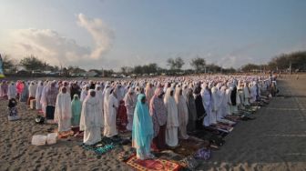 Ada Perbedaan Pandangan, Sejumlah Masjid di Sulawesi Selatan Gelar Dua Kali Sholat Id