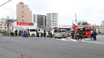 Gambar selebaran yang diberikan kepada Jiji Press ini menunjukkan pemandangan umum setelah serangan terhadap mantan perdana menteri Jepang Shinzo Abe di alun-alun stasiun Kintetsu Yamato-Saidaiji di Nara, Jepang, Jumat (8/7).  [AFP Photo]