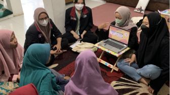 Tingkatkan Kemampuan Adaptasi, Mahasiswa PMM UMM Berikan Edukasi di Panti