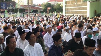 Warga Muhammadiyah di Pekanbaru Ramai Salat Idul Adha Hari Ini di Masjid Al-Fida, Jamaah Sampai Gunakan Parkiran