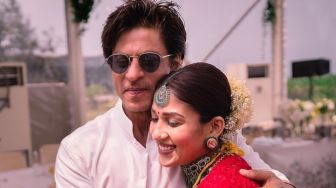 Nayanthara Rayakan Ulang Tahun Pernikahan, Potret Shah Rukh Khan Tuai Pujian