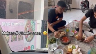 Datangi Warung Ayam Geprek, Pria Ini Berasa Makan di Rumah Sendiri