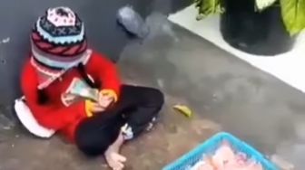 Geger Video Bocah Menggigil dan Menahan Kantuk, Duduk di Emperan Jual Dagangan hingga Malam