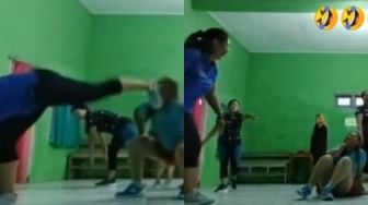 Terlalu Semangat Senam, Perempuan Ini Kena Sepakan Temannya Sendiri, Publik: Jaga Jarak Bunda