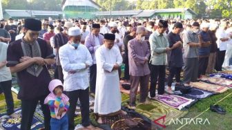 Ikuti Pimpinan Pusat, Ribuan Jemaah Muhammadiyah Salat Idul Adha di Lapangan Lodaya Bandung