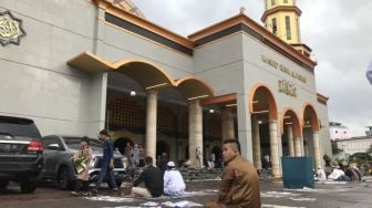 Hujan Deras Iringi Sholat Idul Adha di Ambon