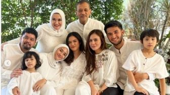 Semakin Dekat, Wulan Guritno Rayakan Idul Adha Bareng Keluarga Pacar Berondongnya