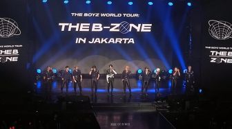 Buka Konser di Jakarta, The Boyz Gombal ke Penggemar: Halo Sayang, Suaranya Mana?