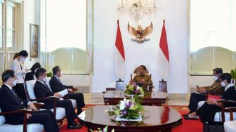 Terima Menlu China di Istana Merdeka, Jokowi Ajak Bahas Upaya Penyelesaian Proyek Kereta Cepat