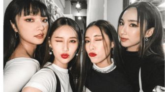 10 Ide Style Fashion ala Member Girl Group Thailand Sizzy, Simpel dan Kece!