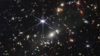 Joe Biden Rilis Foto Berwarna Pertama Gugusan Galaksi Jauh dari Teleskop Webb