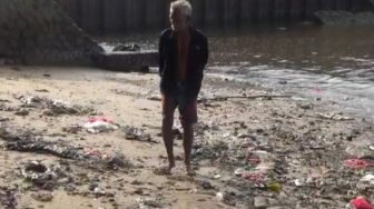 Sampah Jeroan Menumpuk di Pantai Belakang Bandara Balikpapan, Warga: Baunya