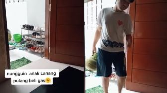 Sambut Anak Lelakinya Pulang Usai Disuruh Beli Gas, Emak Kecewa Gegara Ini