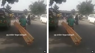 Driver Ojol Terekam Angkut Kayu Sambil Kendarai Motor, Publik Ikut Naik Darah: Yang Order Tega Banget!