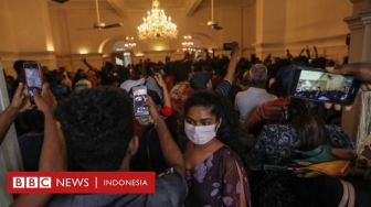 Rakyat Sri Lanka: Kami Antre Makanan dan Bensin, Presiden Hhidup Mewah