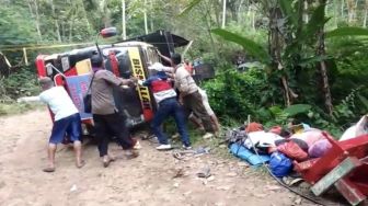 Truk Pengangkut Tari Jaipong Asal Karawang Kecelakaan di Cikalong Cianjur, Satu Orang Alami Luka Berat