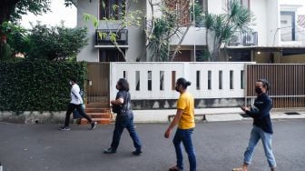 Terungkap dari CCTV: Irjen Ferdy Sambo Berlari ke Rumah Dinas, Sang Istri Menangis Keluar Rumah