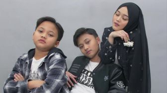 Jawab Rasa Penasaran Netizen, Putri Delina Unggah Momen Saat Bertemu Anak Nathalie Holscher