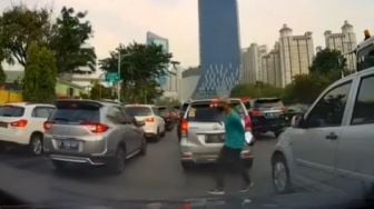 Incar Korban Terjebak Macet, Maling Spion Mobil di Jakarta Barat Makin Nekat Beraksi Siang Bolong