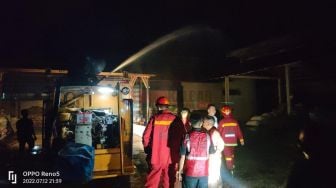 Satu Gudang di Dungkan Bengkayang Terbakar