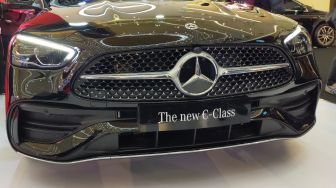 Mercedes-Benz Pattern, Desain Grille Perdana yang Diterapkan untuk  C 300 AMG Line