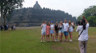 Bentuk Prilaku Baru, Wisatawan yang Naik ke Candi Borobudur Perlu Dilakukan Edukasi